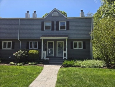 This inviting end-unit townhouse, part of the 12-unit Barclay - photo 3
