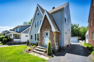 Don't miss this beautifully maintained Colonial-style home in - photo 4