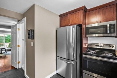 This inviting end-unit townhouse, part of the 12-unit Barclay - photo 5