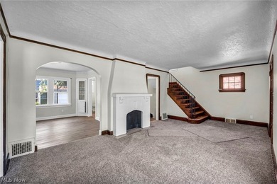 Don't miss this beautifully maintained Colonial-style home in - photo 6