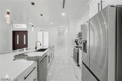 This impressive property offers 5 bedrooms plus a den, 6 - photo 11