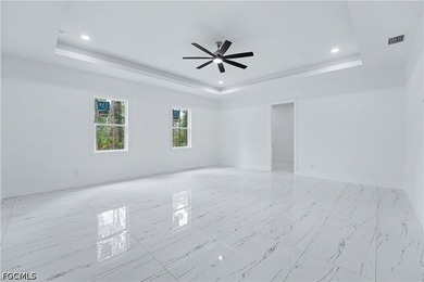 This impressive property offers 5 bedrooms plus a den, 6 - photo 15