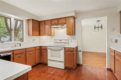 With fresh cosmetic updates throughout, 25 Gayla Dr reflects the - photo 18