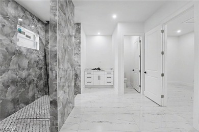 This impressive property offers 5 bedrooms plus a den, 6 - photo 19