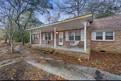 Lake Moultrie Home For Sale in Moncks Corner South Carolina