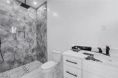 This impressive property offers 5 bedrooms plus a den, 6 - photo 29