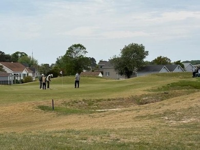 Welcome to life on the golf course in the sought-after community - photo 44