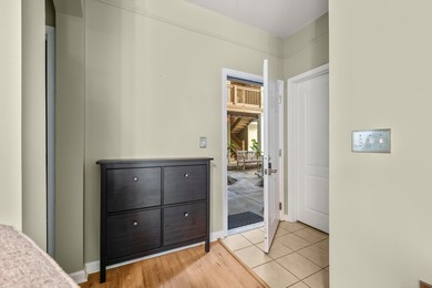 Beautiful 2 bed 2 bath first floor condo in conveniently located - photo 5