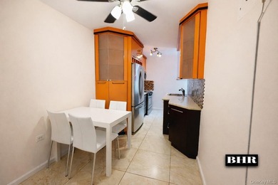 Sheepshead Bay .... Fully renovated 2-bedroom, 1-bath apartment - photo 3