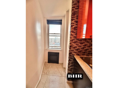 Sheepshead Bay .... Fully renovated 2-bedroom, 1-bath apartment - photo 5