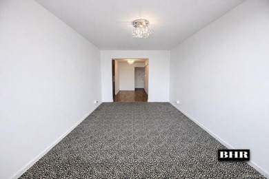 Sheepshead Bay .... Fully renovated 2-bedroom, 1-bath apartment - photo 7
