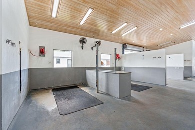 Tucked away in a quiet, secluded setting yet optimally - photo 34