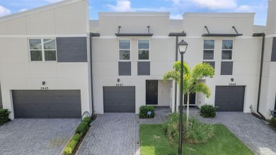 Lake Townhome/Townhouse For Sale in Stuart, Florida