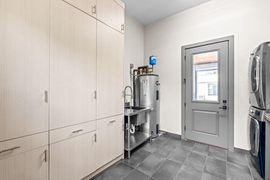 Tucked away in a quiet, secluded setting yet optimally - photo 42