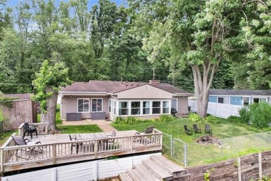 Lake Home Sale Pending in Pinckney, Michigan