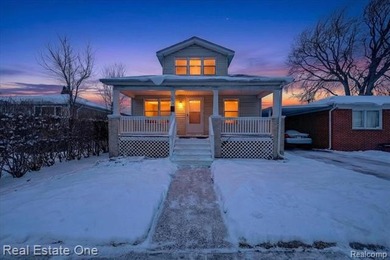 Detroit River Home For Sale in Lincoln Park Michigan