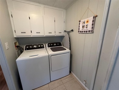 Charming 2-Bedroom, 2-Bath Home on a Corner Lot Near Lake Henry - photo 4