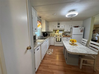 Charming 2-Bedroom, 2-Bath Home on a Corner Lot Near Lake Henry - photo 6