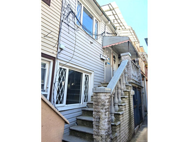 Don't miss this excellent investment or owner-occupant - photo 1