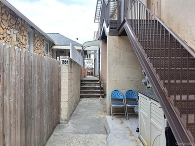 Don't miss this excellent investment or owner-occupant - photo 2