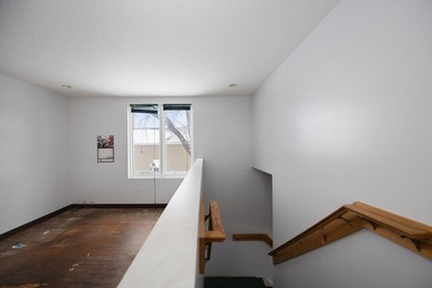 1,122 sq ft of retail space in this high traffic exposure - photo 15