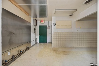 1,122 sq ft of retail space in this high traffic exposure - photo 18
