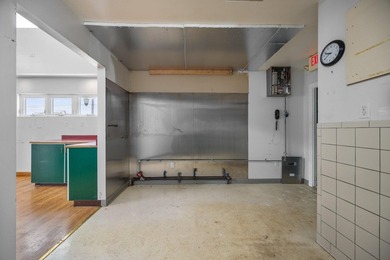 1,122 sq ft of retail space in this high traffic exposure - photo 19