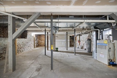 1,122 sq ft of retail space in this high traffic exposure - photo 21