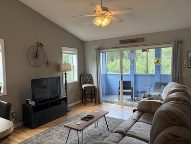 Don't miss out on this desirable top floor end unit offering - photo 3