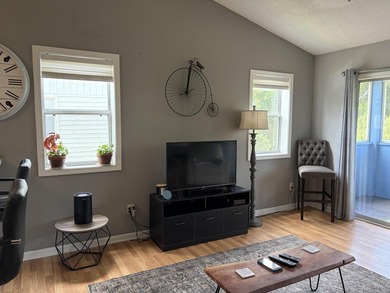 Don't miss out on this desirable top floor end unit offering - photo 4