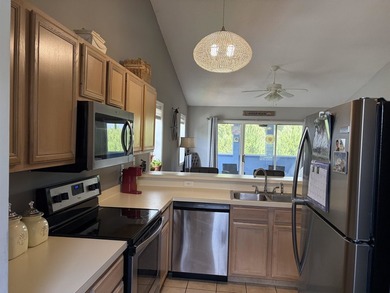 Don't miss out on this desirable top floor end unit offering - photo 5