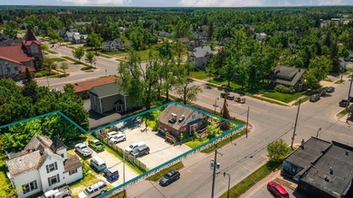 1,122 sq ft of retail space in this high traffic exposure - photo 25