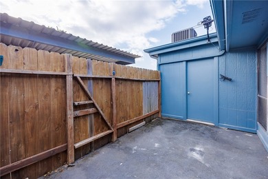 Income generating townhome! Beautifully renovated Central Corpus - photo 26