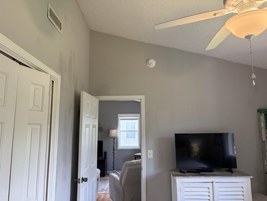 Don't miss out on this desirable top floor end unit offering - photo 8