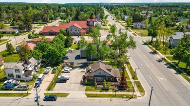 1,122 sq ft of retail space in this high traffic exposure - photo 28