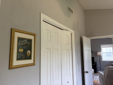 Don't miss out on this desirable top floor end unit offering - photo 9