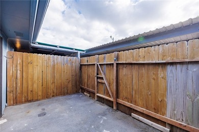 Income generating townhome! Beautifully renovated Central Corpus - photo 29