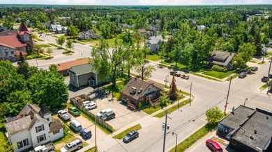 1,122 sq ft of retail space in this high traffic exposure - photo 29