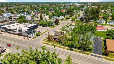 1,122 sq ft of retail space in this high traffic exposure - photo 32
