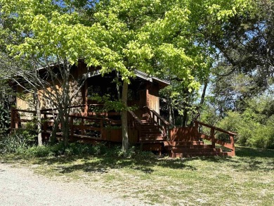 FLIPPIN COMMERCIAL BUILDING IN HIGHLY VISIBLE LOCATION W/HWY 62B