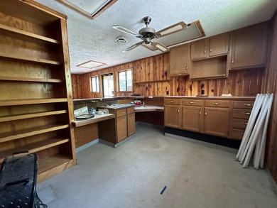 FLIPPIN COMMERCIAL BUILDING IN HIGHLY VISIBLE LOCATION W/HWY 62B