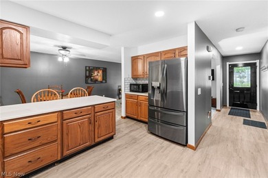 Beautifully updated 3 bedroom, 2 full bath home with year-round - photo 4