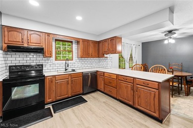 Beautifully updated 3 bedroom, 2 full bath home with year-round - photo 5