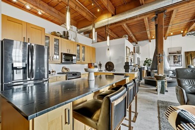 Originally built in 1900, this Historical North Loop Loft - photo 14