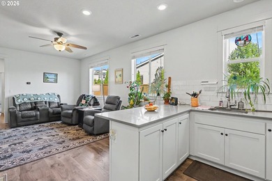 Welcome to your Dream Multi-Generational Home! This Exquisite - photo 33