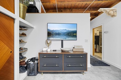 Originally built in 1900, this Historical North Loop Loft - photo 34