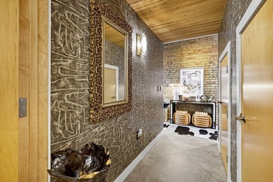 Originally built in 1900, this Historical North Loop Loft - photo 46