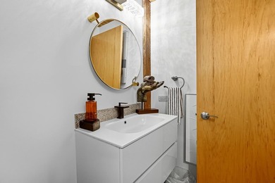 Originally built in 1900, this Historical North Loop Loft - photo 48