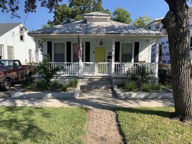 Welcome to this charming home located in the heart of Charleston - photo 1