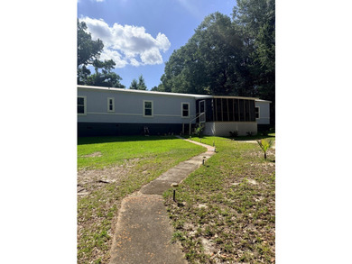 Welcome home to this beautifully maintained 3-bedroom - photo 4